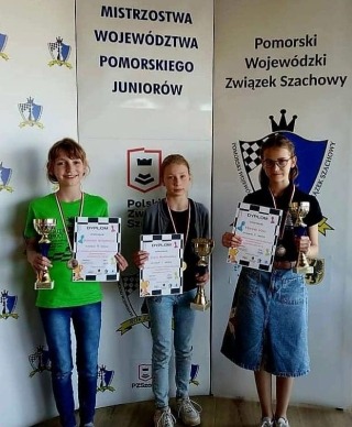 nagrodzone osoby w szachach, w tym I miejsce  Daria M.