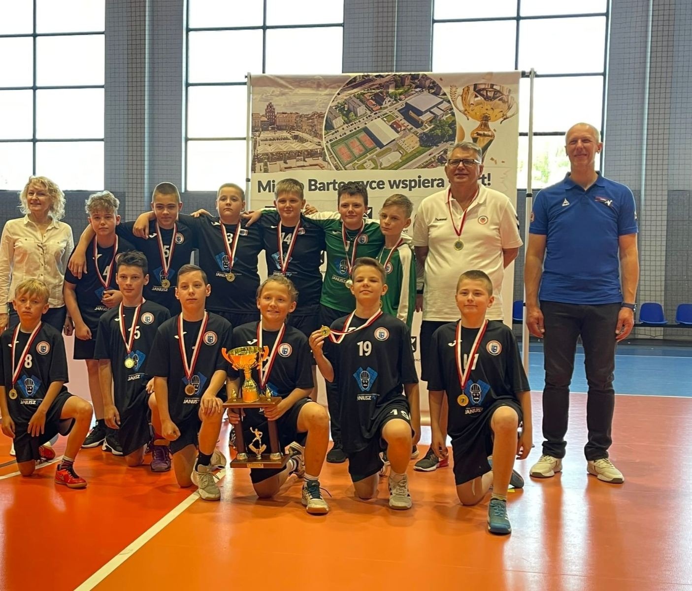 drużyna chłopców z klas 5
