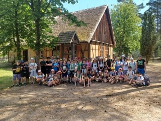 zdjęcie grupowe klas 4c i 4d