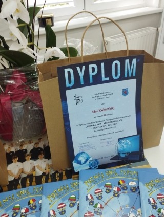 dyplomy dla nagrodzonych