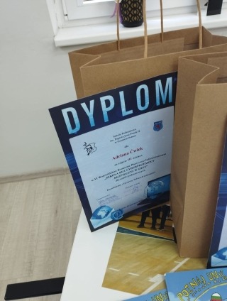 dyplomy dla nagrodzonych