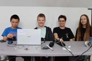 Troje uczniów zaangażowanych w projekt