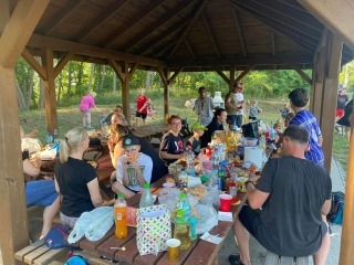 wspólne ognisko po rozegranych meczach