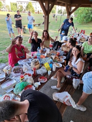 wspólne ognisko po rozegranych meczach