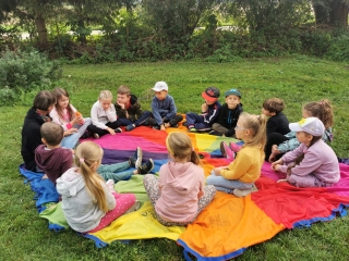 dzieci na chuscie animacyjnej