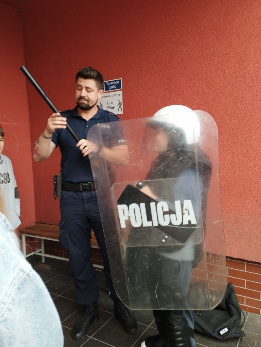 Ignaś ubrany w strój obronny