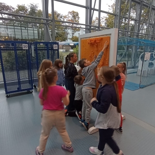 Dzieci w Centrum Eksperyment