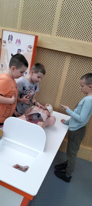 Dzieci w Centrum Eksperyment