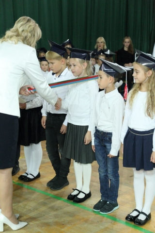 Pani Dyrektor  dokonuje PASOWANIA