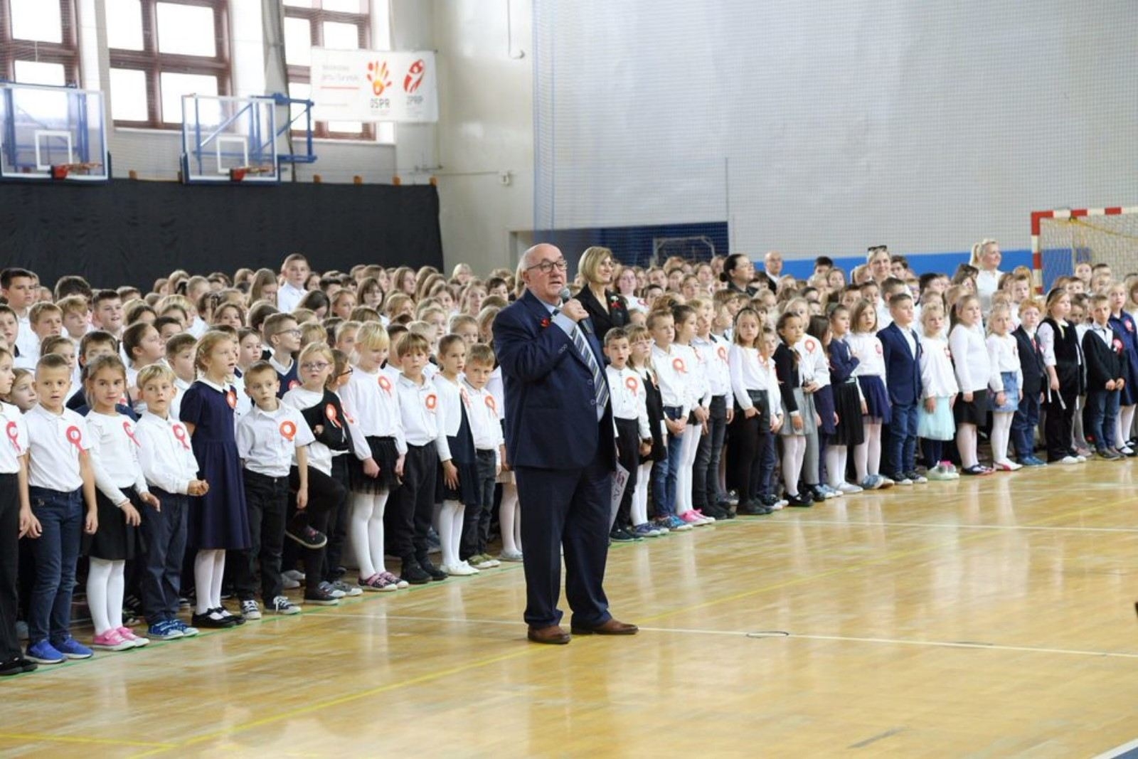 podziękowanie dla społeczności szkolnej za piękne wykonanie 3 pieśni patriotycznych