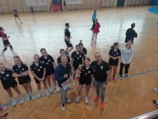 dziewczęta z klas 7a i 8a 