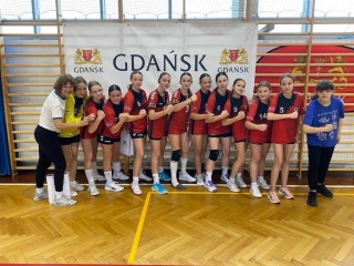 dziewczęta z klas 6a i 6b uzyskały V miejsce 