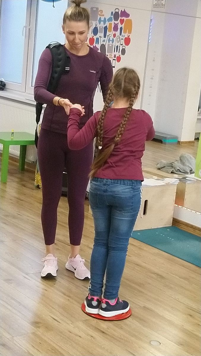 ćwiczące dzieci