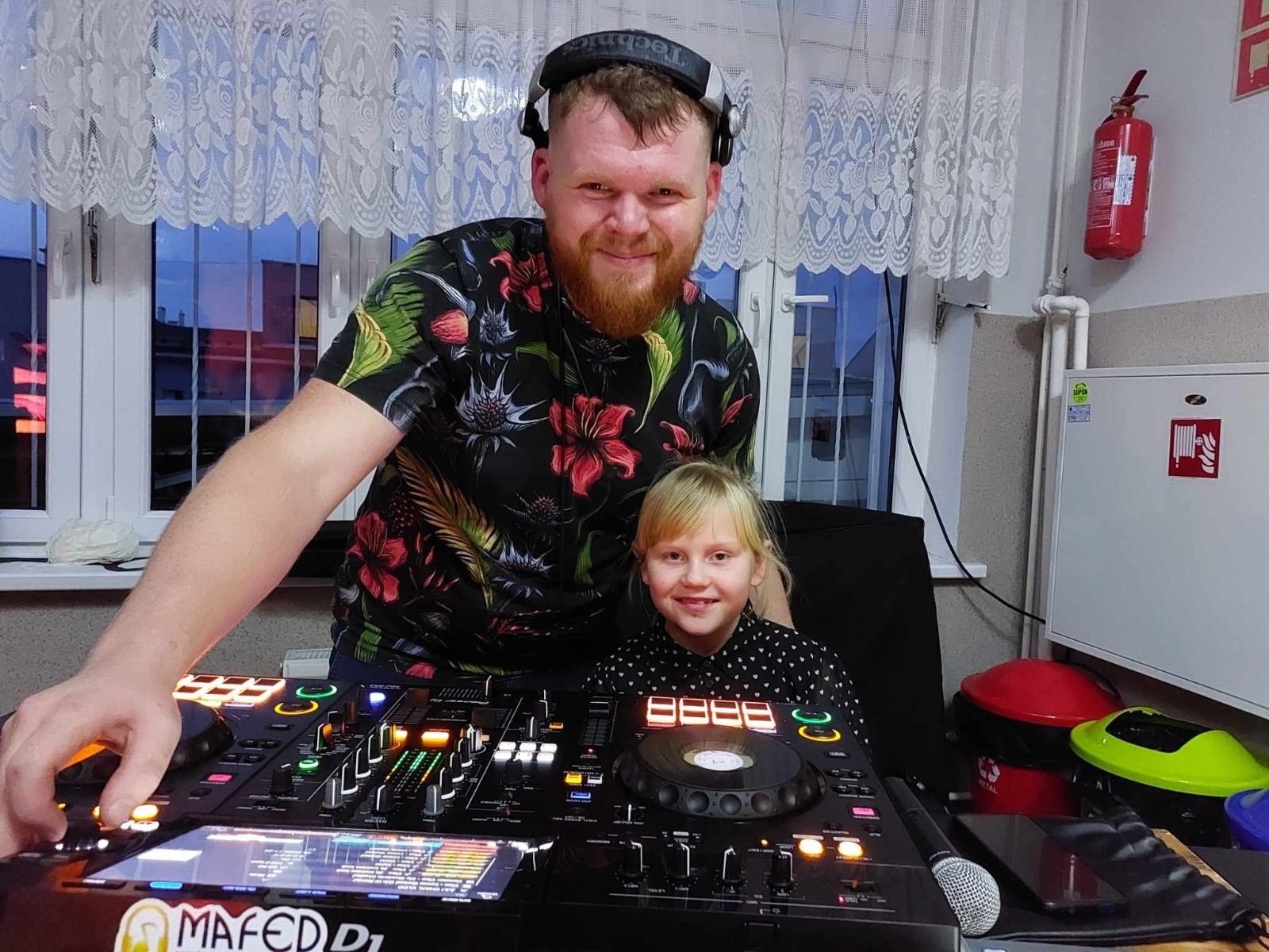 dj 
