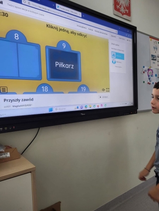 dzieci-tablica multimedialna