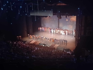 widok sceny Teatru z 8 rzędu