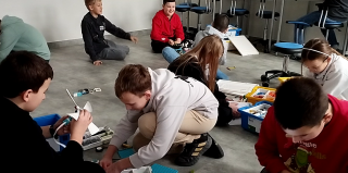 uczniowie z  koła informatycznego 