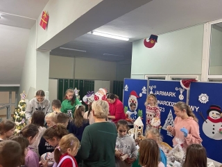 stoiska na szkolnym Jarmarku