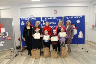 Nauczyciele z dziećmi