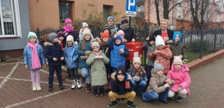 dzieci z wychowawcą