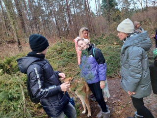 Uczniowie klasy 5d razem z rodzicami i Panią Anią 