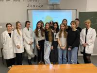 Uczniowie koła biologicznego z klas 7 w 2LO na zajęciach