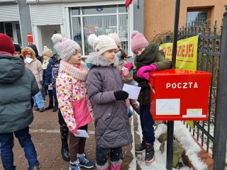 Dzieci wysyłają listy