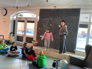 dzieci na zajęciach