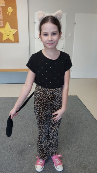 Dziecko z pracą techniczną