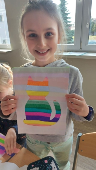 Dziecko z pracą techniczną