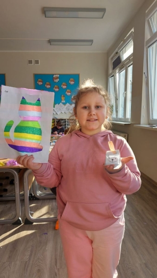 Dziecko z pracą techniczną