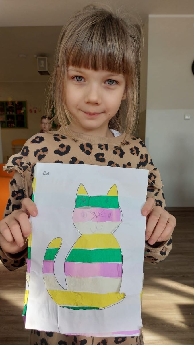 Dziecko z pracą techniczną