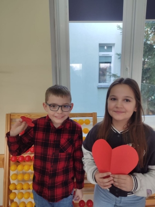 Dzieci z walentynkami