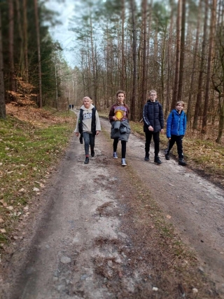 uczniowie klasy 5d i 2a promują zdrowy tryb życia