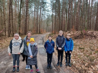 uczniowie klasy 5d i 2a promują zdrowy tryb życia