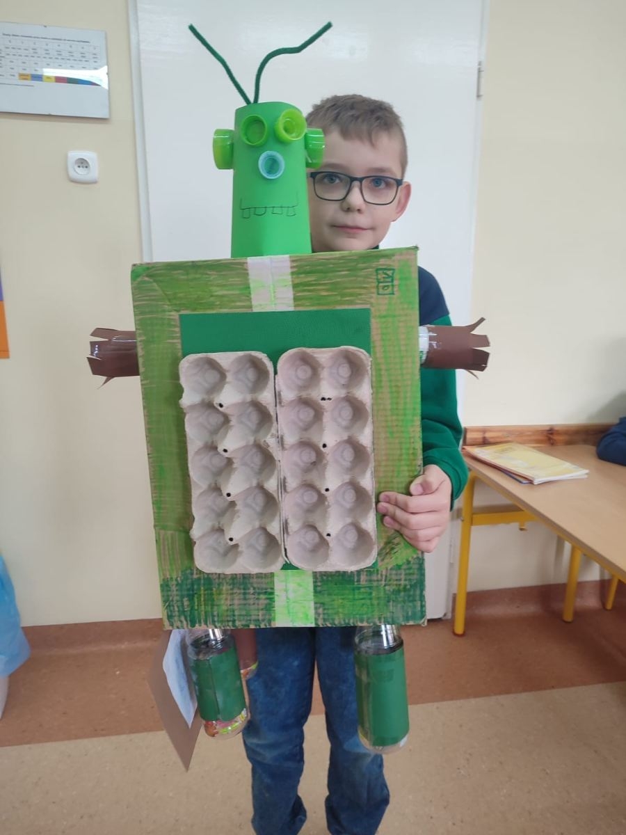 Dziecko z robotem