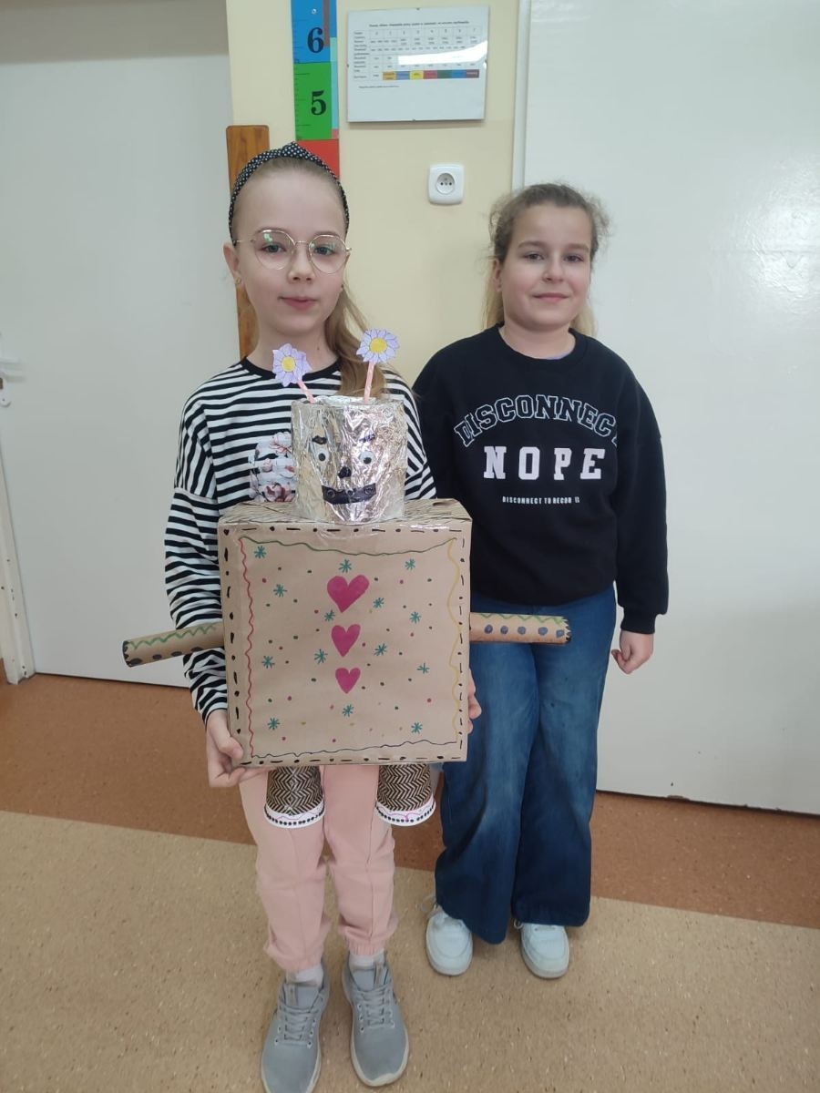Dziecko z robotem