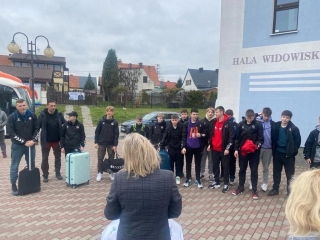 przywitanie drużyny przez panią dyrektor