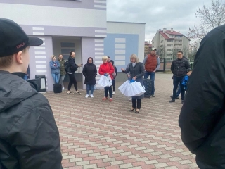 przywitanie drużyny przez panią dyrektor i wychowawcę