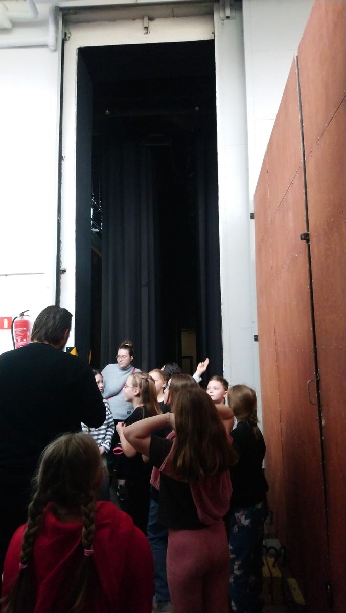 Dzieci w teatrze