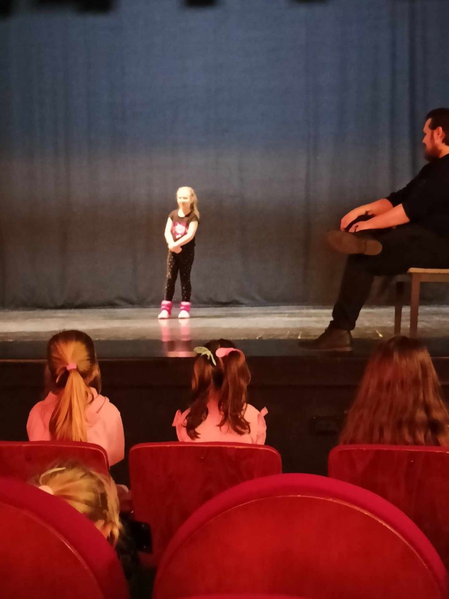 Dzieci w teatrze