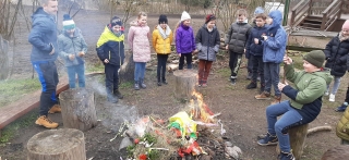 uczniowie na zielonej szkole