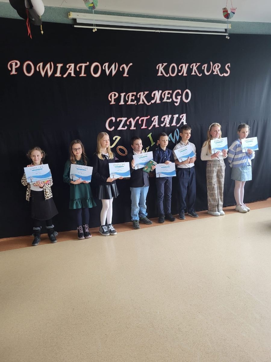 Dzieci z dyplomami