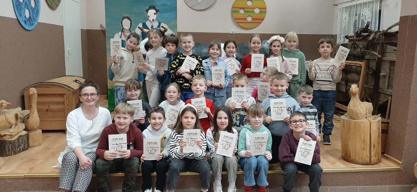 Dzieci z dyplomami