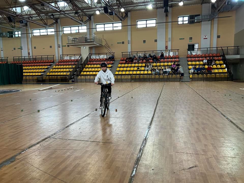 na torze przeszkód