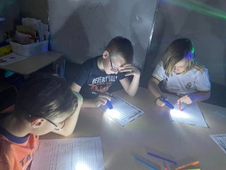 Dzieci wykonują zadania