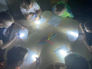 Dzieci wykonują zadania