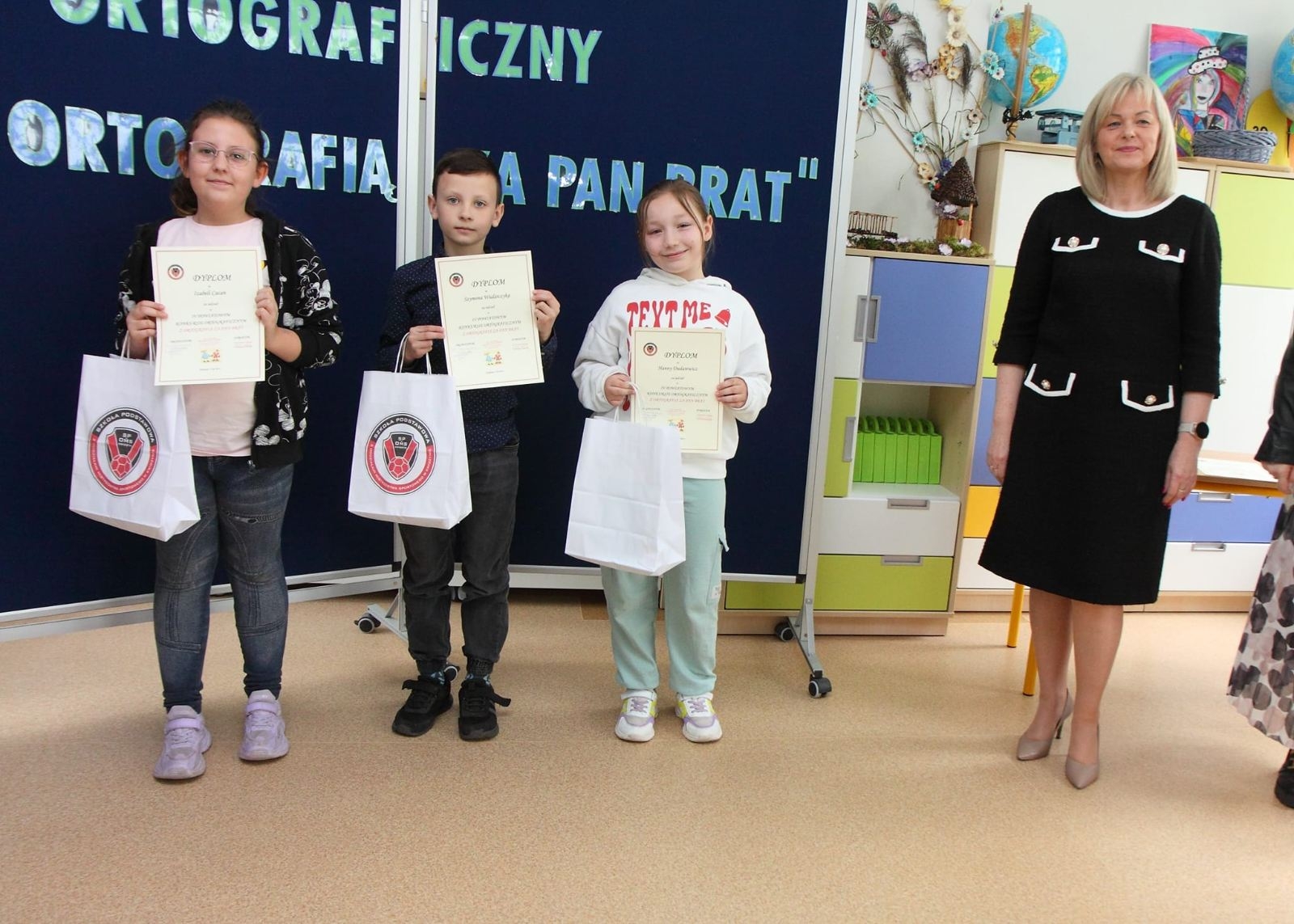 Dzieci z Panią Dyrektor