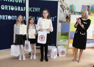 Dzieci z Panią Dyrektor