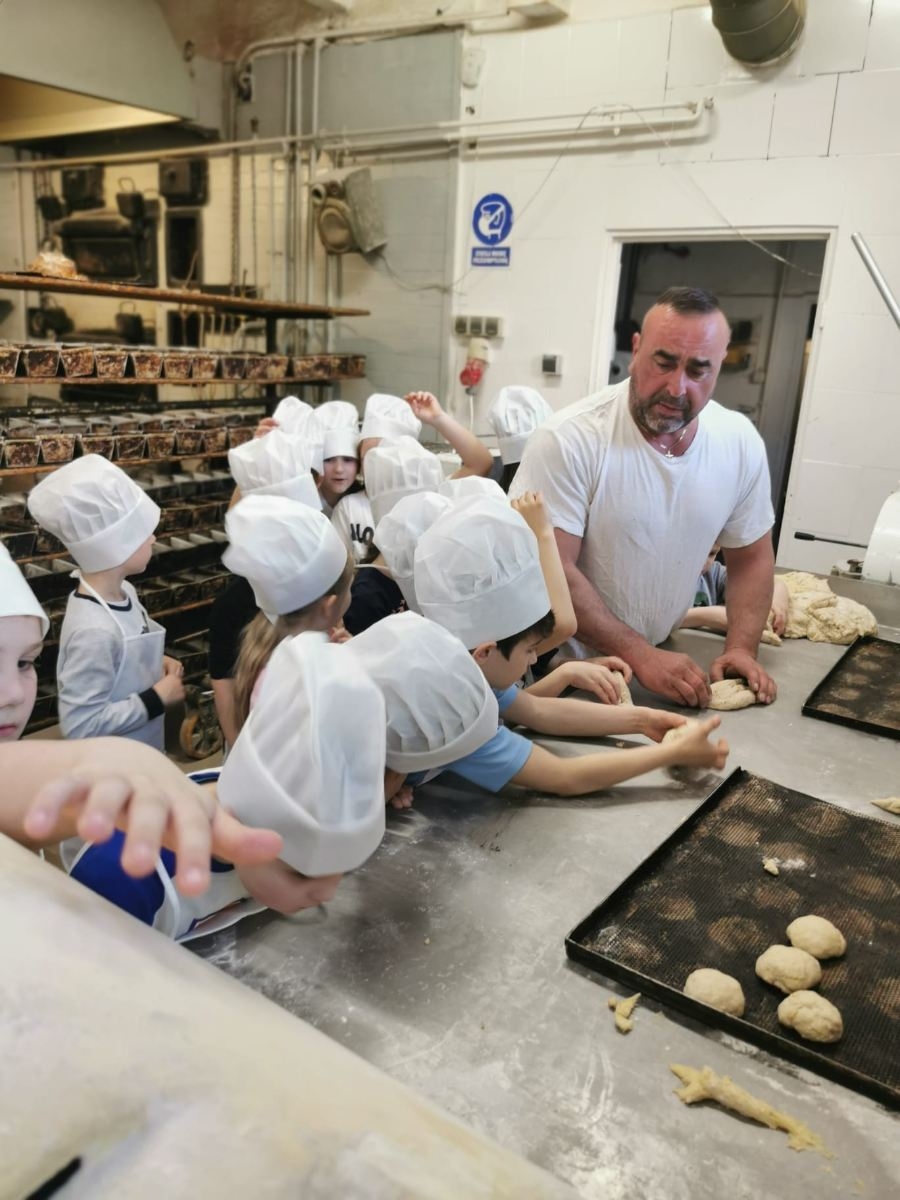 Dzieci w piekarni